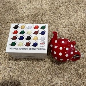 London Pottery Co Globe 2-Cup Teapot - red polka dot